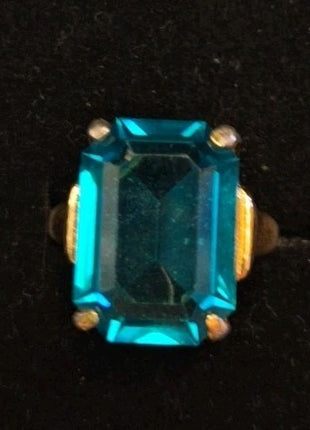 Vintage VENDOME Teal Stone Gold Tone Cocktail Ring Square Shank Adjusts Size 1-5