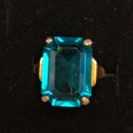 Vintage VENDOME Teal Stone Gold Tone Cocktail Ring Square Shank Adjusts Size 1-5