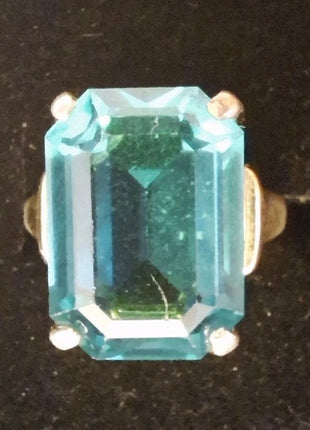 Vintage VENDOME Teal Stone Gold Tone Cocktail Ring Square Shank Adjusts Size 1-5