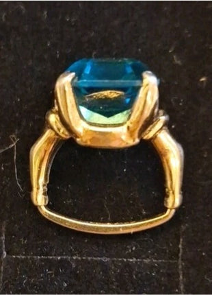 Vintage VENDOME Teal Stone Gold Tone Cocktail Ring Square Shank Adjusts Size 1-5