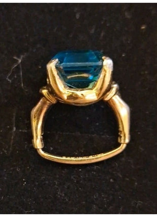 Vintage VENDOME Teal Stone Gold Tone Cocktail Ring Square Shank Adjusts Size 1-5