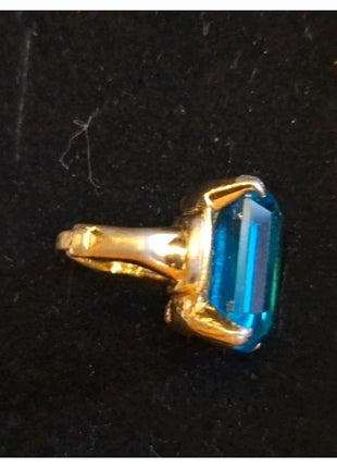 Vintage VENDOME Teal Stone Gold Tone Cocktail Ring Square Shank Adjusts Size 1-5