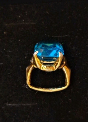Vintage VENDOME Teal Stone Gold Tone Cocktail Ring Square Shank Adjusts Size 1-5