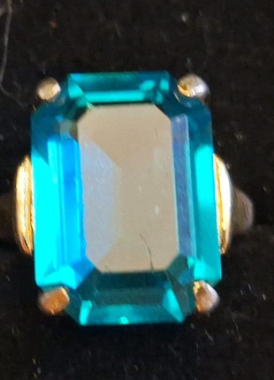 Vintage VENDOME Teal Stone Gold Tone Cocktail Ring Square Shank Adjusts Size 1-5