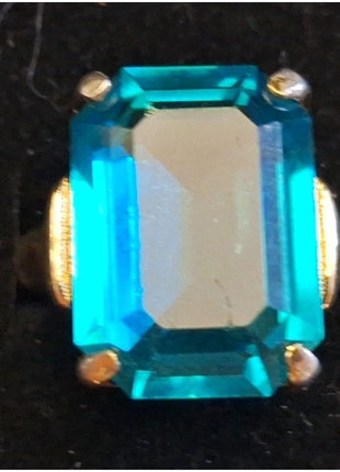 Vintage VENDOME Teal Stone Gold Tone Cocktail Ring Square Shank Adjusts Size 1-5