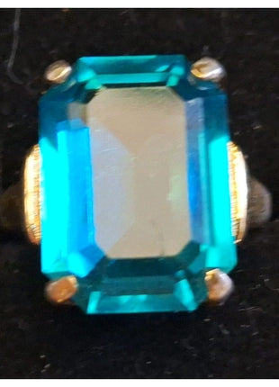 Vintage VENDOME Teal Stone Gold Tone Cocktail Ring Square Shank Adjusts Size 1-5