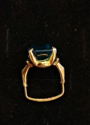 Vintage VENDOME Teal Stone Gold Tone Cocktail Ring Square Shank Adjusts Size 1-5