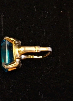 Vintage VENDOME Teal Stone Gold Tone Cocktail Ring Square Shank Adjusts Size 1-5
