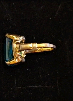 Vintage VENDOME Teal Stone Gold Tone Cocktail Ring Square Shank Adjusts Size 1-5