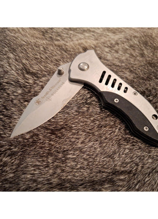 Smith & Wesson CK5 Bullseye Stainless Steel Handle Pocket Knife w/ Belt Clip