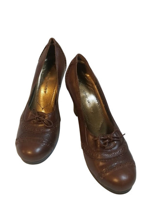 Nine West Brown Leather Heeled Pumps With Decorative Stitching & Lace Detail Size 7.5