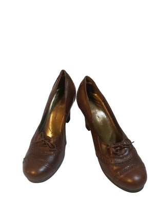 Nine West Brown Leather Heeled Pumps With Decorative Stitching & Lace Detail Size 7.5