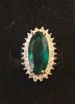 Vintage 18K GE Cocktail Ring Faux Green Emerald and Rhinestone Cluster Size 8 K